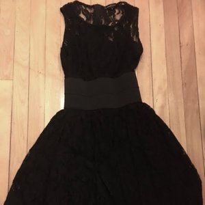 sleeveless Lace Dress in black